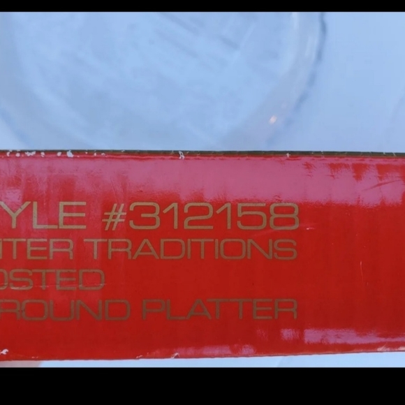 Crystal Clear Winter Traditions Frosted/Etched Platter - Picture 4 of 4